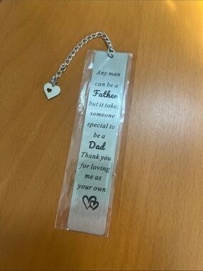 New Silver Metal Bookmark with Heart Charm - 'Dad' Sentiment